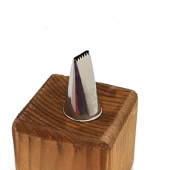 Кондитерская насадка лента с зубчиками №47 Tulip™ (Ribbon Basketweave) Кондитерская насадка лента с зубчиками №47 Tulip™ (Ribbon Basketweave)